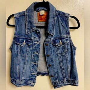 Womens Levi’s utility vest